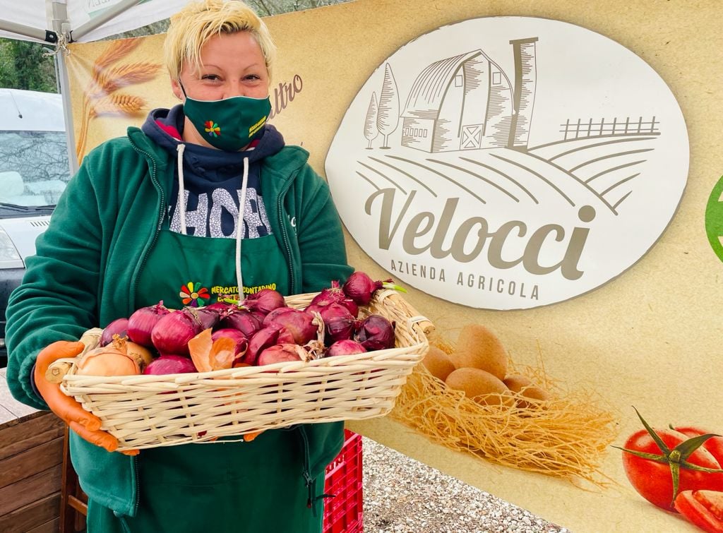 Mercati contadini aperti zona rossa